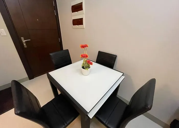 Free Parking With Balcony And View At Uptown Parksuites Bgc * Manila