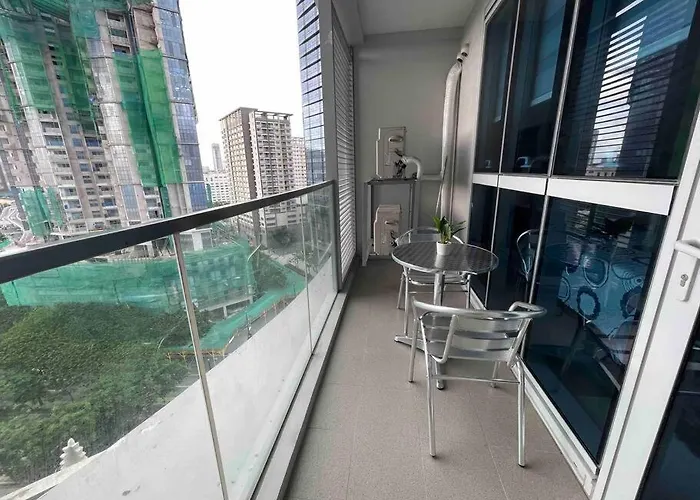 Free Parking With Balcony And View At Uptown Parksuites Bgc * Manila