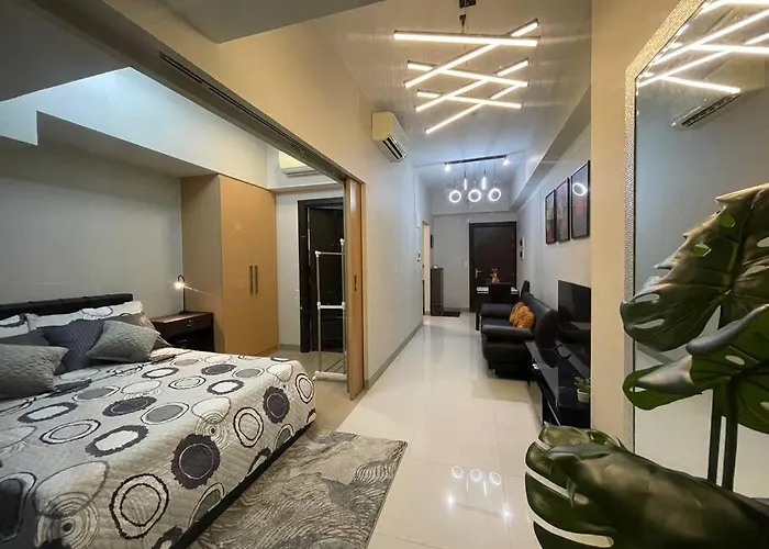 Free Parking With Balcony And View At Uptown Parksuites Bgc *