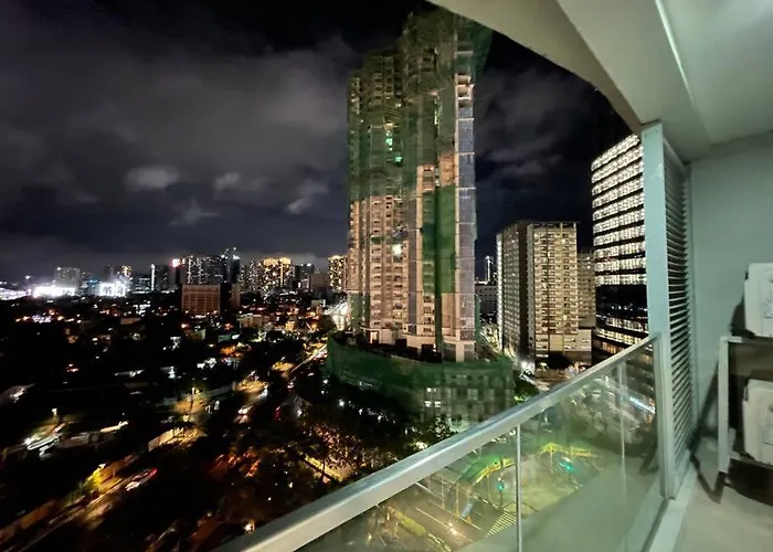 Free Parking With Balcony And View At Uptown Parksuites Bgc Apartamento