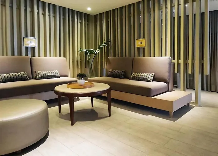 Apartment Free Parking With Balcony And View At Uptown Parksuites Bgc