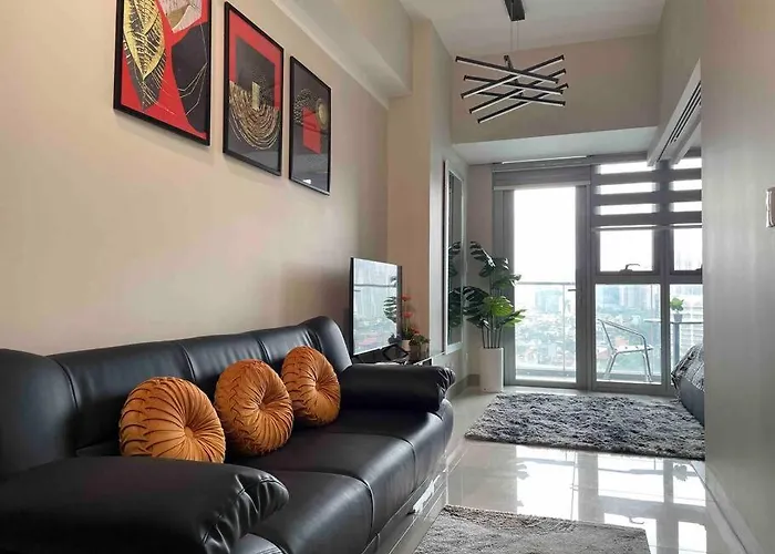 Free Parking With Balcony And View At Uptown Parksuites Bgc * Manila