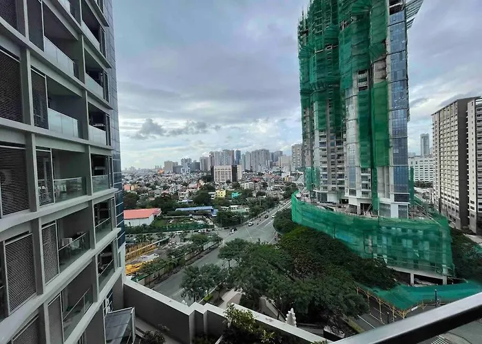 Apartment Free Parking With Balcony And View At Uptown Parksuites Bgc