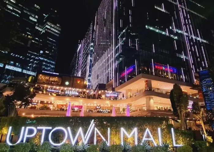 Free Parking With Balcony And View At Uptown Parksuites Bgc * Manila