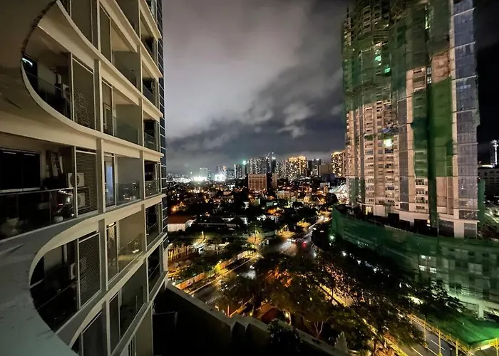 Apartment Free Parking With Balcony And View At Uptown Parksuites Bgc