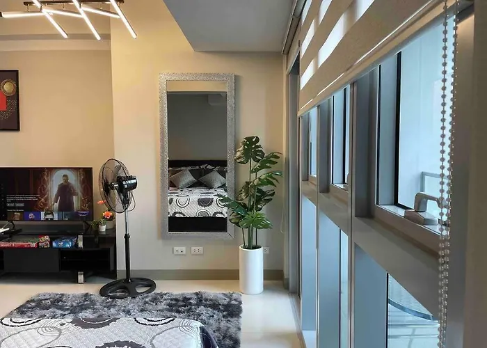 Free Parking With Balcony And View At Uptown Parksuites Bgc