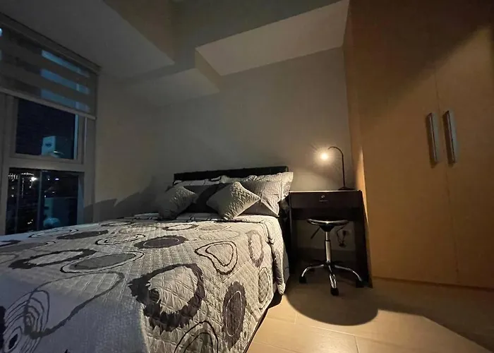 Apartment Free Parking With Balcony And View At Uptown Parksuites Bgc *