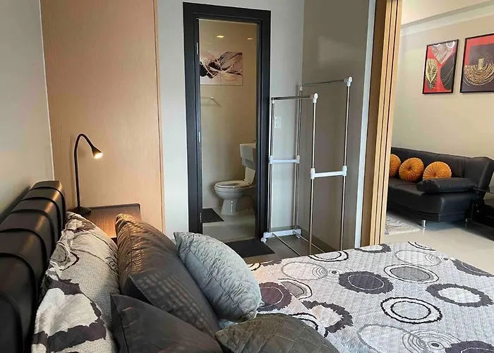Free Parking With Balcony And View At Uptown Parksuites Bgc Apartment Manila