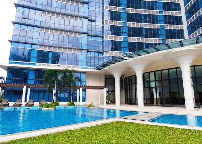Free Parking With Balcony And View At Uptown Parksuites Bgc Apartment