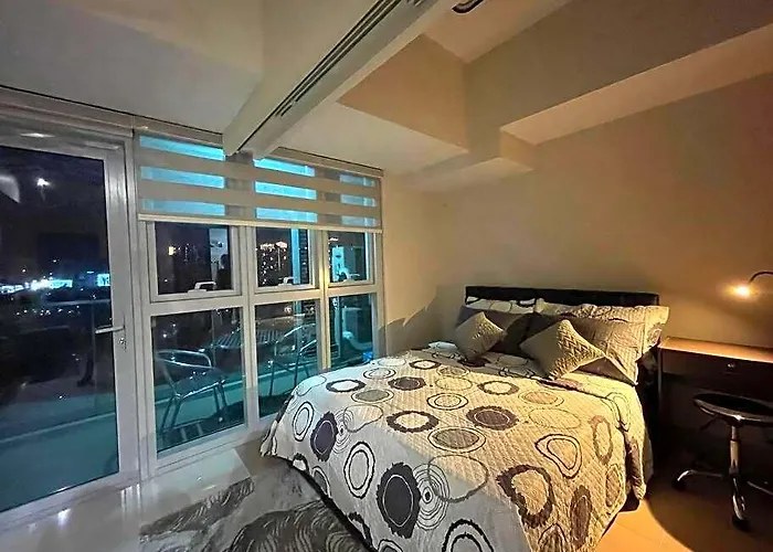 Free Parking With Balcony And View At Uptown Parksuites Bgc * Manila
