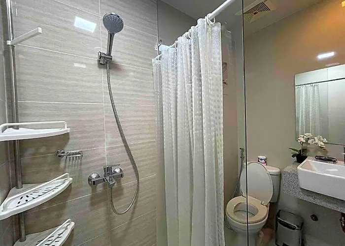 Free Parking With Balcony And View At Uptown Parksuites Bgc * Manila