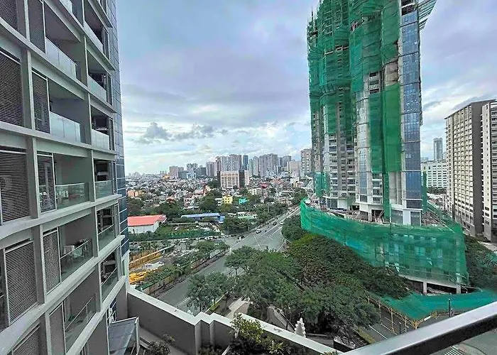 Free Parking With Balcony And View At Uptown Parksuites Bgc *