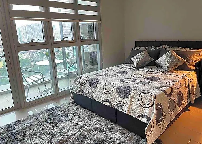 Free Parking With Balcony And View At Uptown Parksuites Bgc