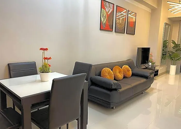 Apartment Free Parking With Balcony And View At Uptown Parksuites Bgc