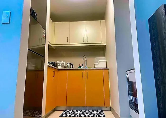 Apartment Free Parking With Balcony And View At Uptown Parksuites Bgc