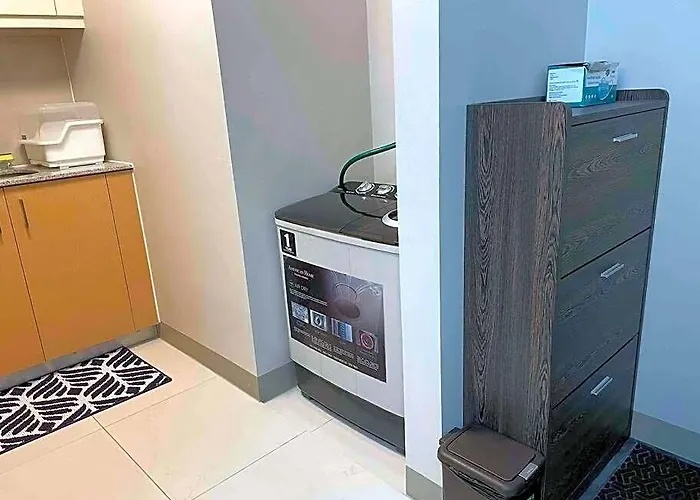 Free Parking With Balcony And View At Uptown Parksuites Bgc Apartment